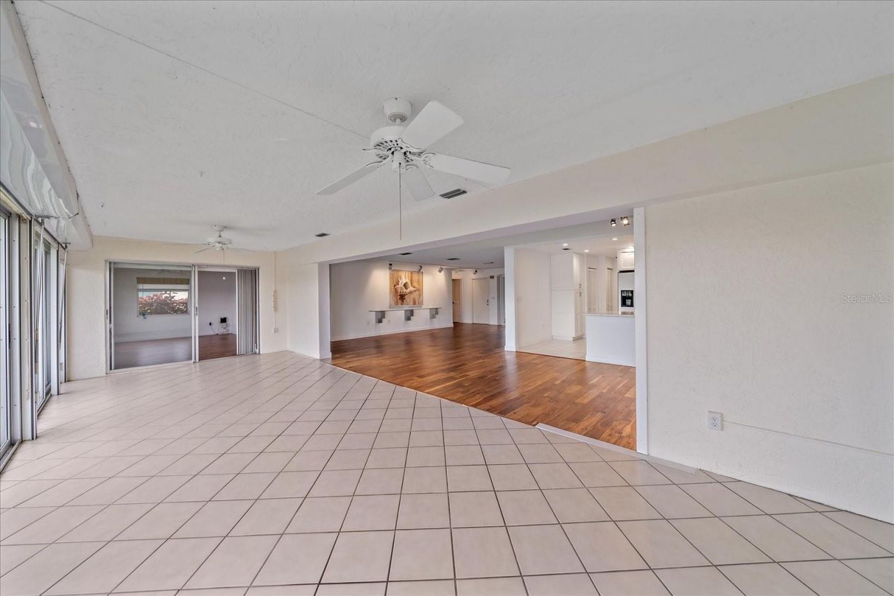7077 W Country Club Drive N, Sarasota, FL 34243 Photo