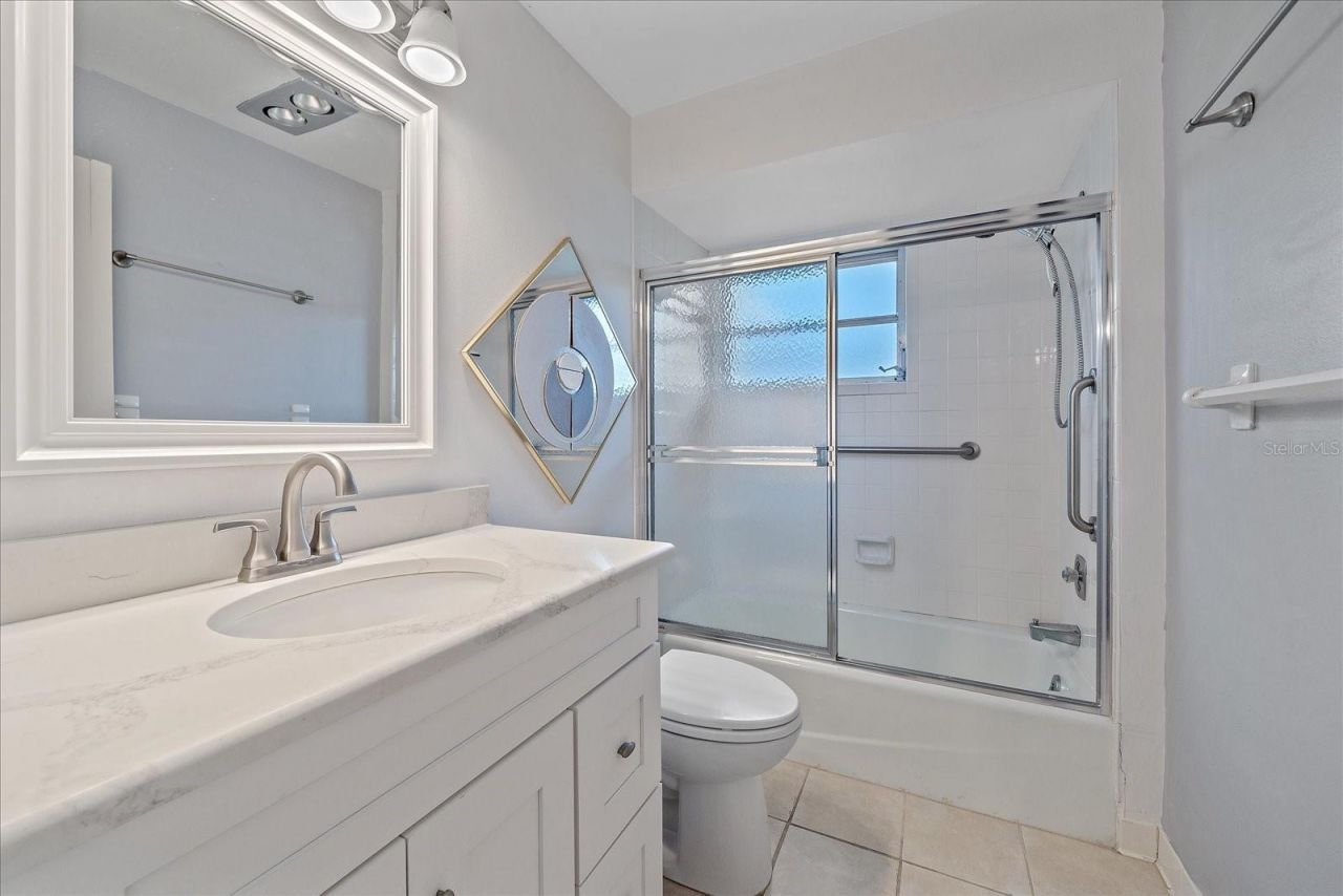 7077 W Country Club Drive N, Sarasota, FL 34243 Photo