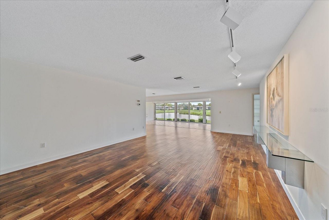 7077 W Country Club Drive N, Sarasota, FL 34243 Photo