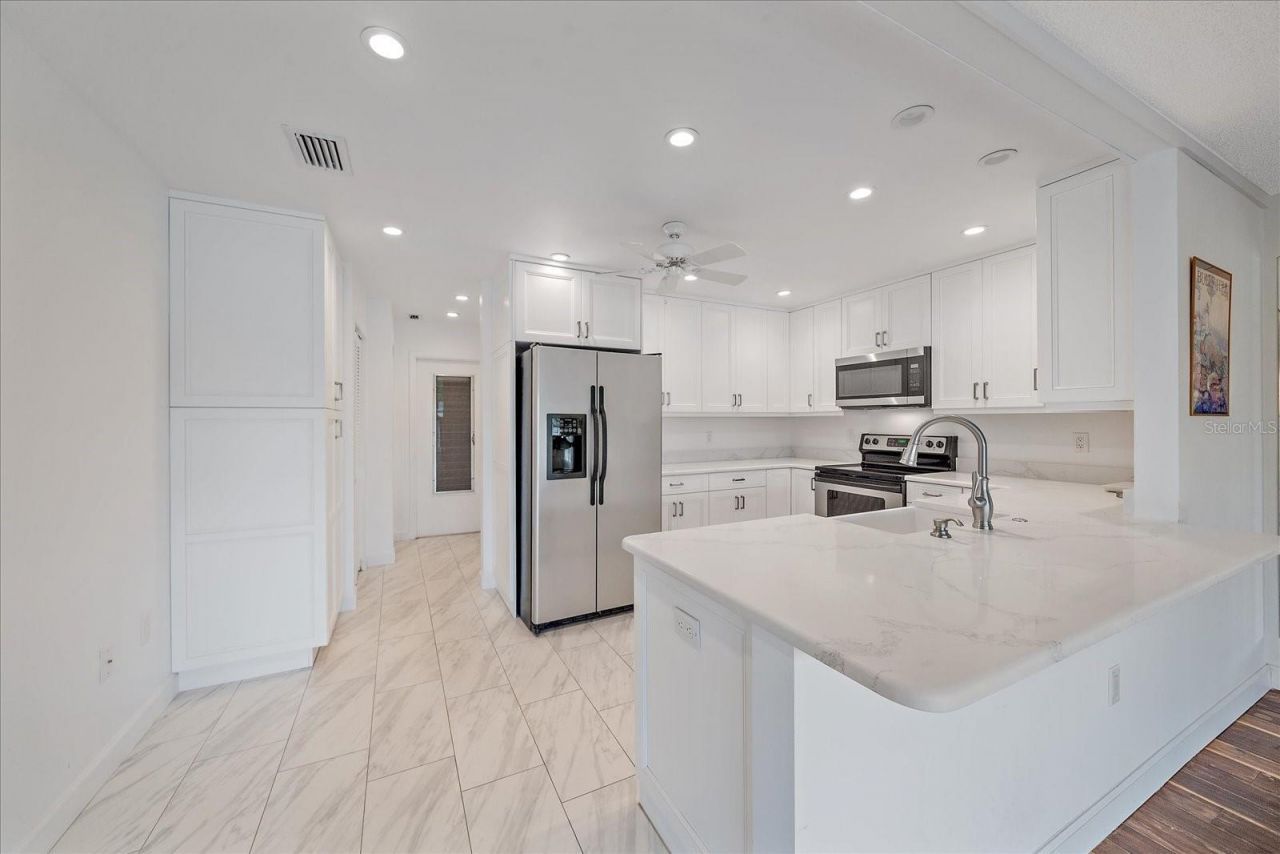 7077 W Country Club Drive N, Sarasota, FL 34243 Photo