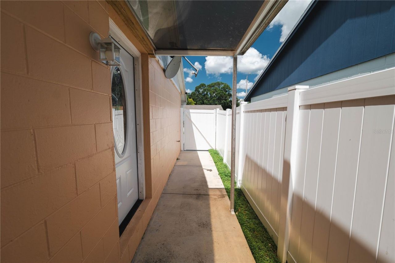 16009 Saddle Creek Drive, Tampa, FL 33618 Photo