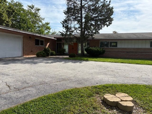 3363 S Manor Drive, Lansing, IL 60438 Main Photo