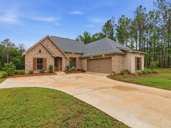 143 Ashwood Ln., Mendenhall, MS 39114