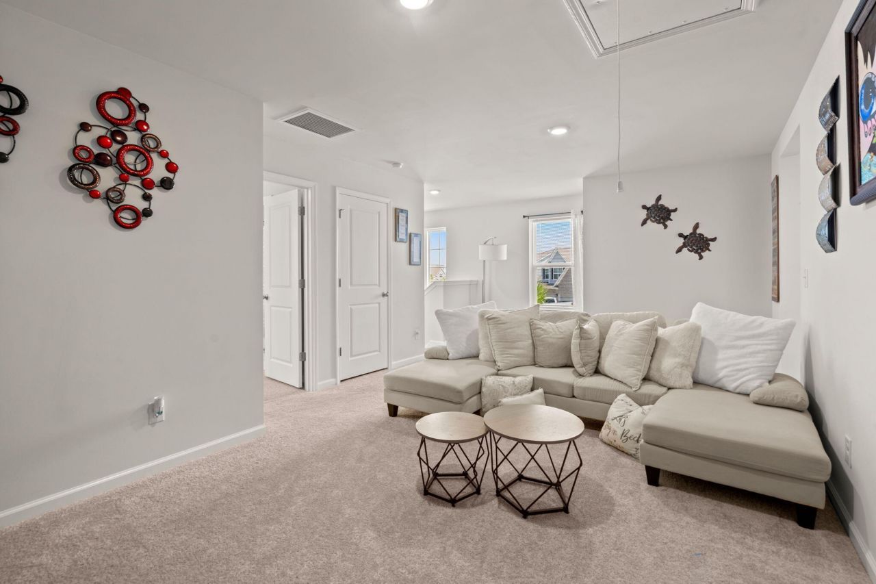 636 Chigwell Springs Lane Photo 12