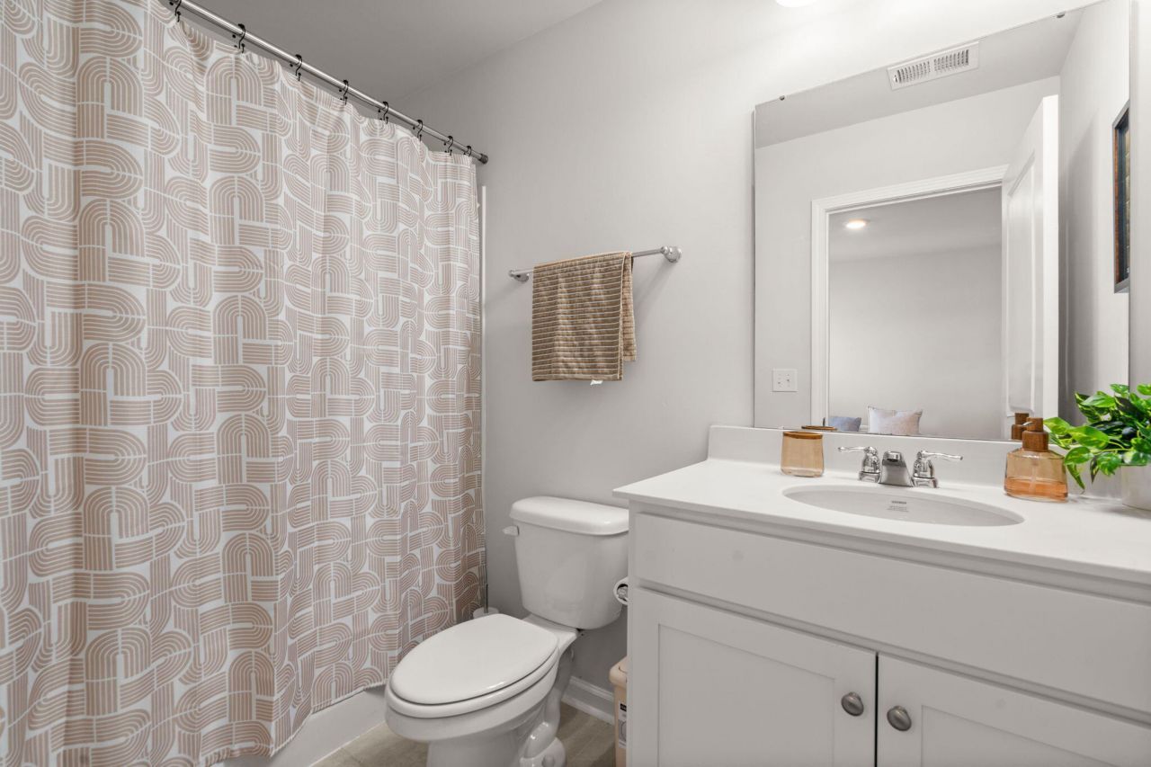 636 Chigwell Springs Lane Photo 14