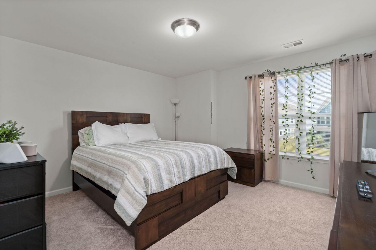 636 Chigwell Springs Lane Photo 15