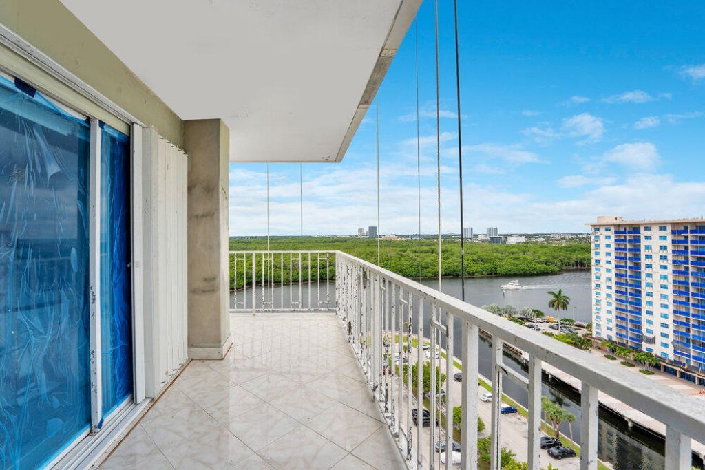 500 Bayview Drive, Unit 1521, Sunny Isles Beach, FL 33160 Photo