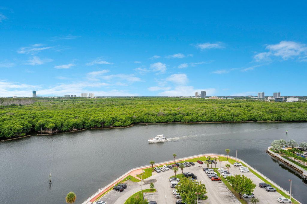 500 Bayview Drive, Unit 1521, Sunny Isles Beach, FL 33160 Photo