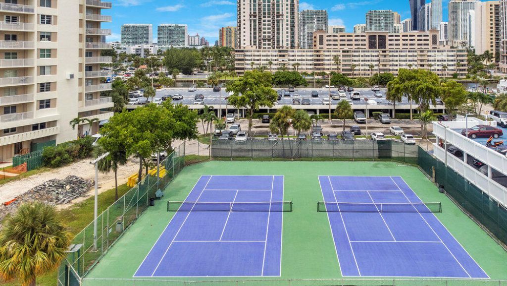 500 Bayview Drive, Unit 1521, Sunny Isles Beach, FL 33160 Photo