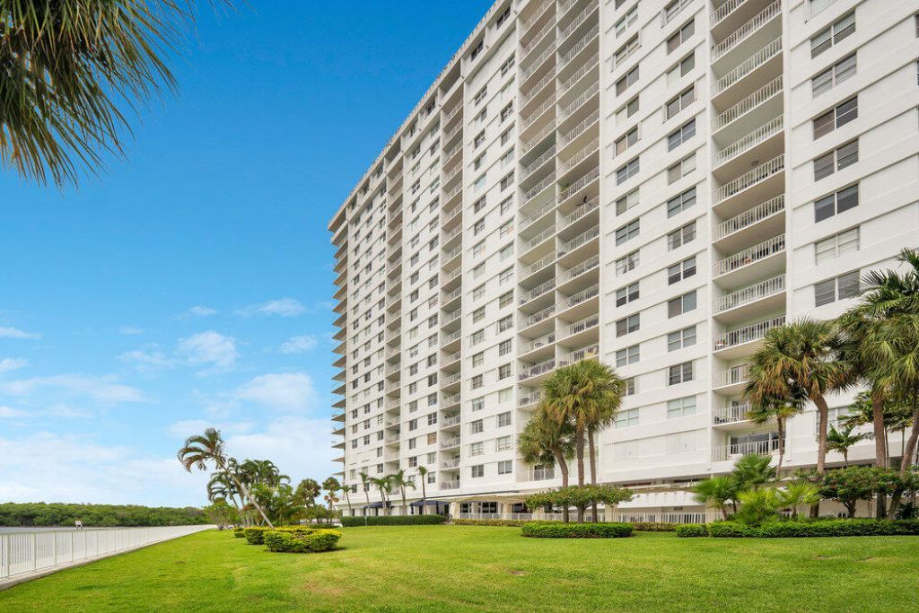 500 Bayview Drive, Unit 1521, Sunny Isles Beach, FL 33160 Photo