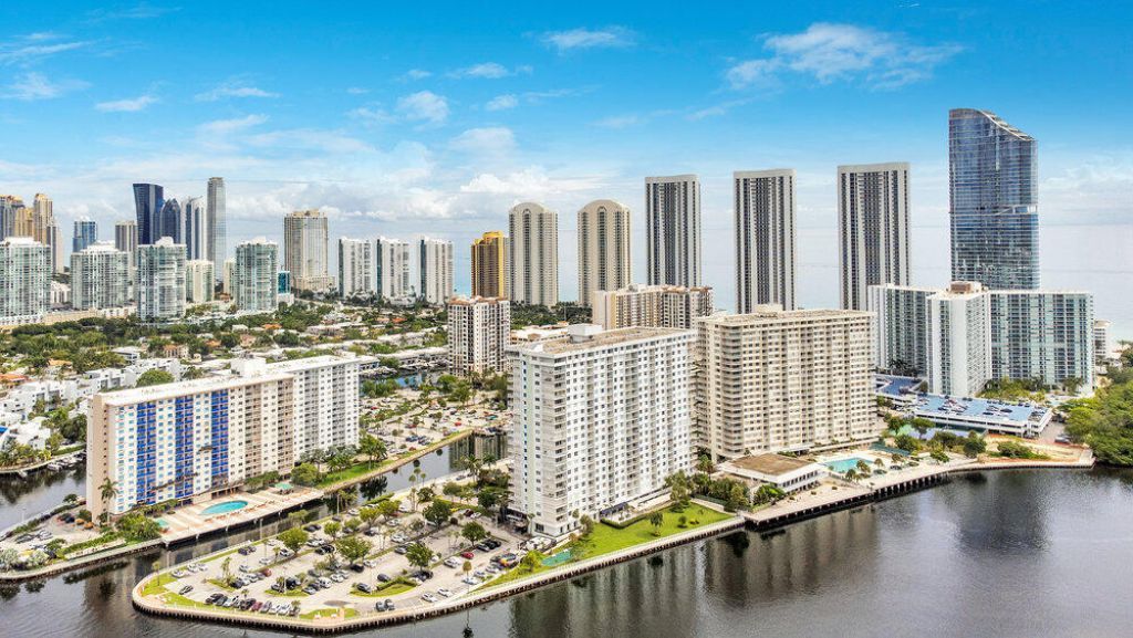 500 Bayview Drive, Unit 1521, Sunny Isles Beach, FL 33160 Photo