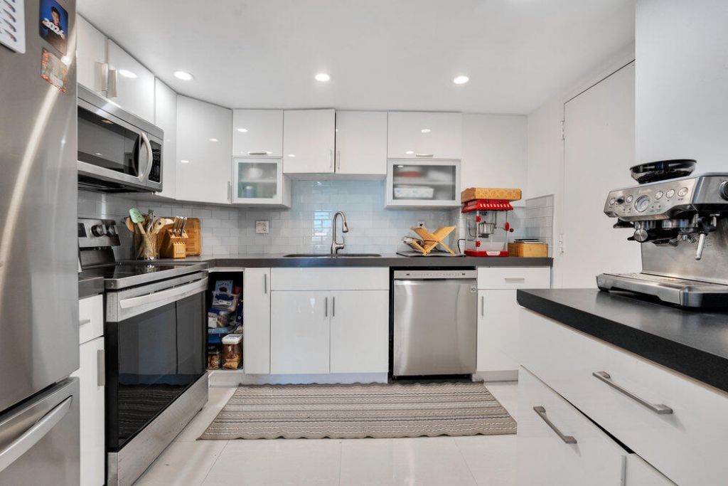 500 Bayview Drive, Unit 1521, Sunny Isles Beach, FL 33160 Photo