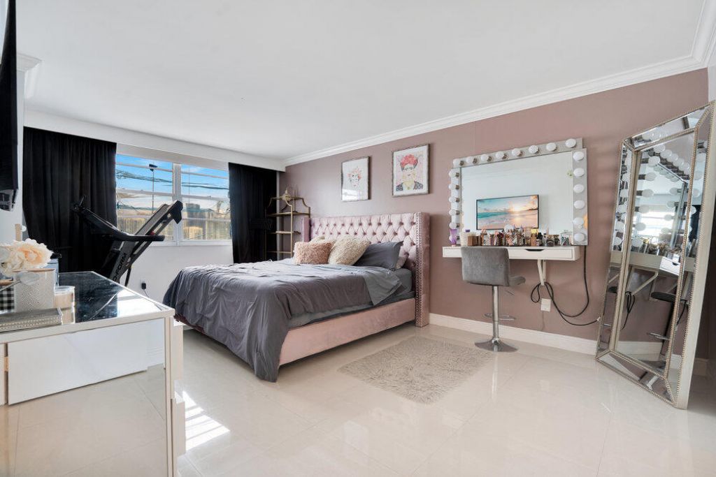 500 Bayview Drive, Unit 1521, Sunny Isles Beach, FL 33160 Photo