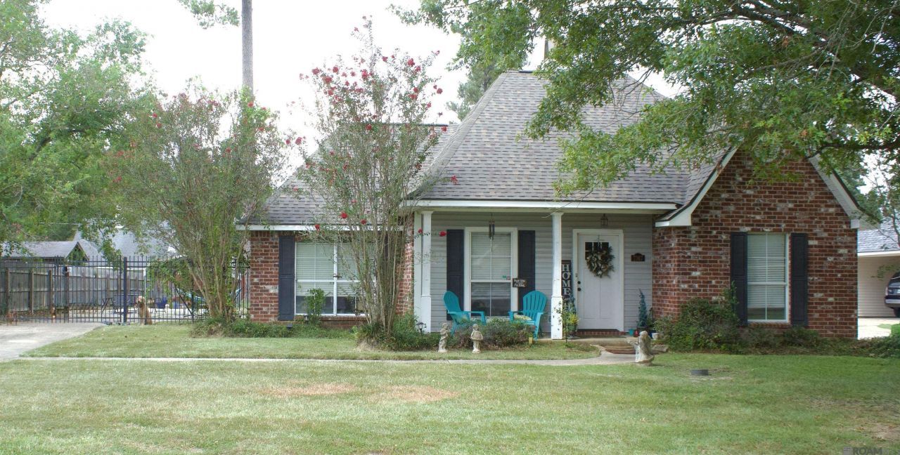 7367 Fox Run Dr, Denham Springs, LA 70706 Main Photo
