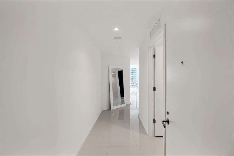 851 NE 1st Avenue, Unit 2005, Miami, FL 33132 Photo