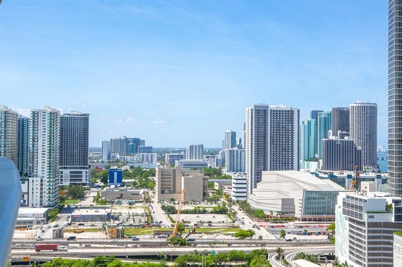 851 NE 1st Avenue, Unit 2005, Miami, FL 33132 Photo