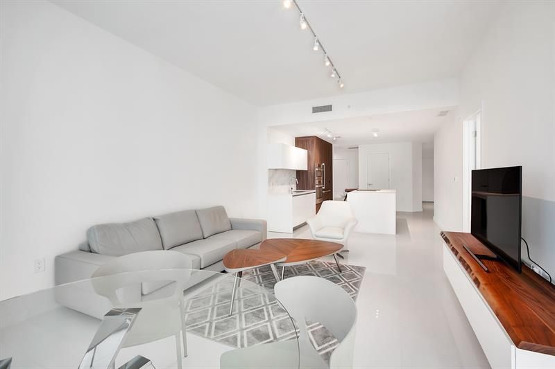 851 NE 1st Avenue, Unit 2005, Miami, FL 33132 Photo