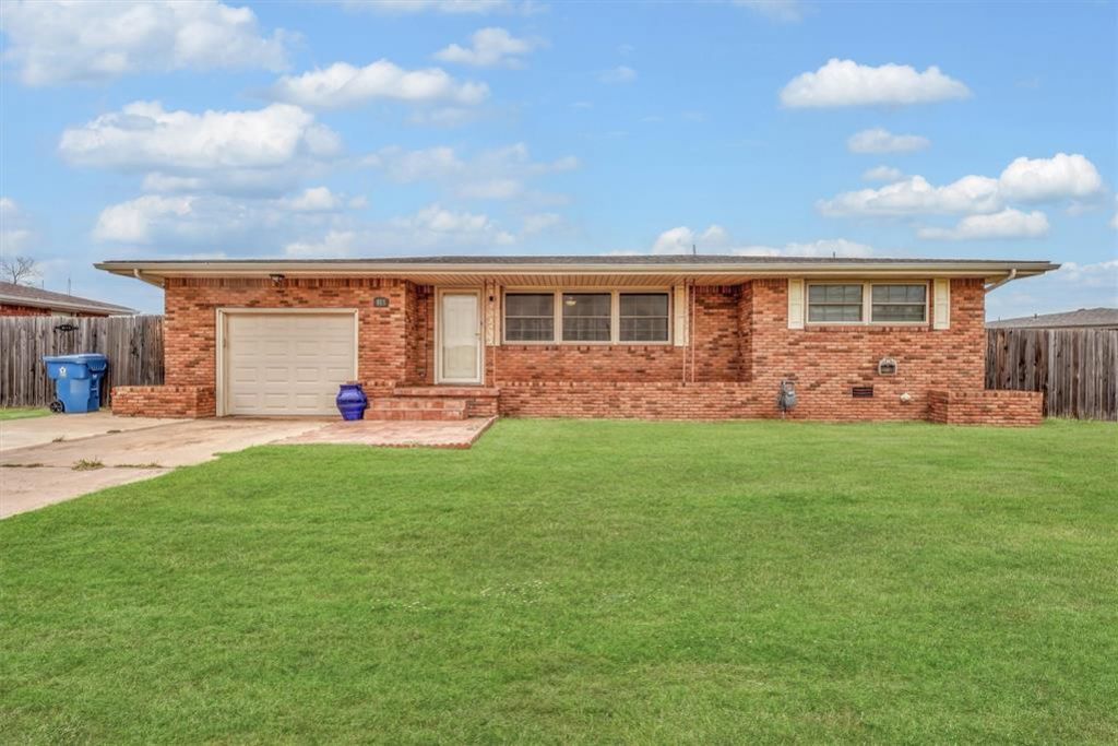 813 S Magnolia Street, Cordell, OK 73632 Main Photo