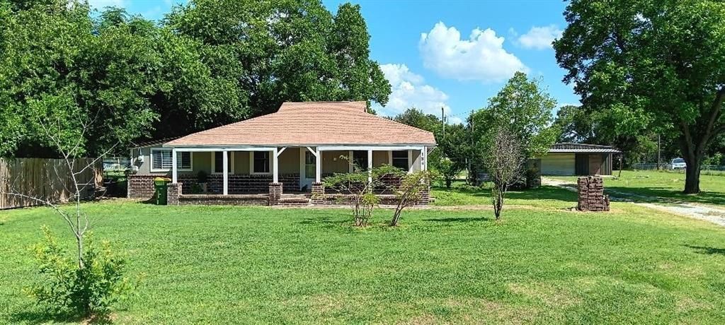 184 Locklar Loop, Waco, TX 76705 Main Photo