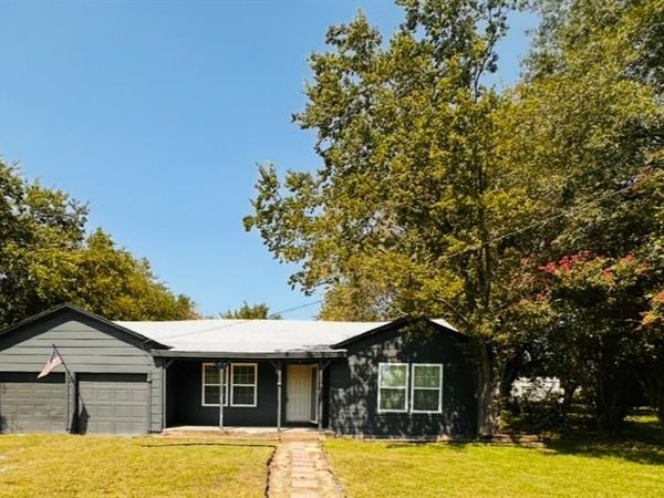702 W Main Street, Ladonia, TX 75449