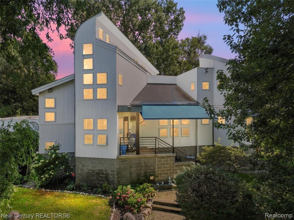 275 Angola Street, Wolverine Lake Vlg, MI 48390 Main Photo