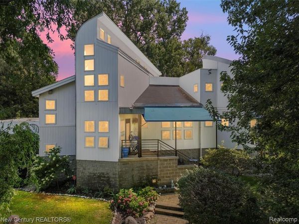 275 Angola Street, Wolverine Lake Vlg, MI 48390