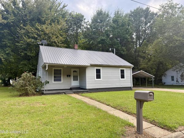 41 Pecan Street, Grenada, MS 38901