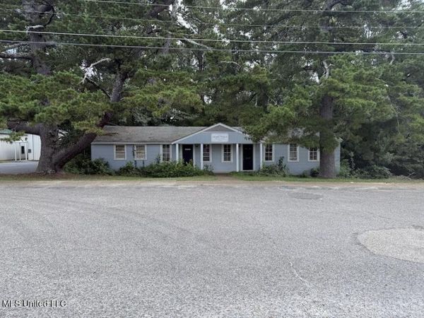 309 S 3rd Street, Wiggins, MS 39577