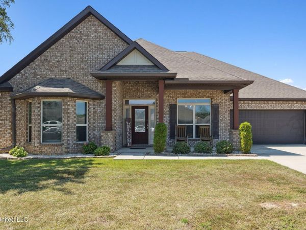 6678 Sugarcane Circle, Ocean Springs, MS 39564
