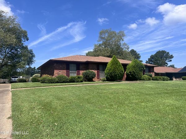 209 Sundown Trail, Jackson, MS 39212