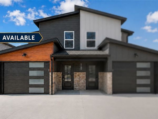 1102 Lockheed Street, Bentonville, AR 72712