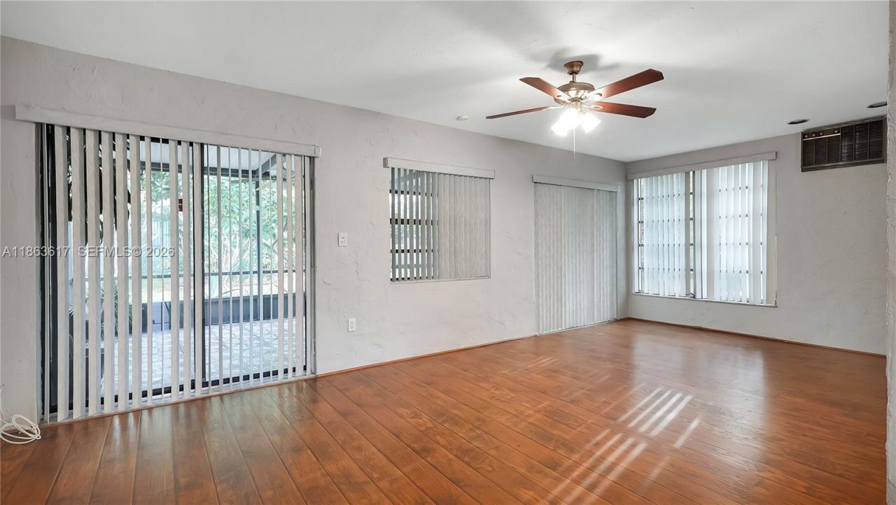 9404 NW 70th Pl, Tamarac, FL 33321 Photo