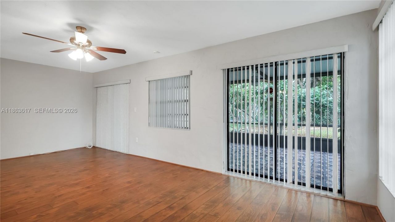 9404 NW 70th Pl, Tamarac, FL 33321 Photo