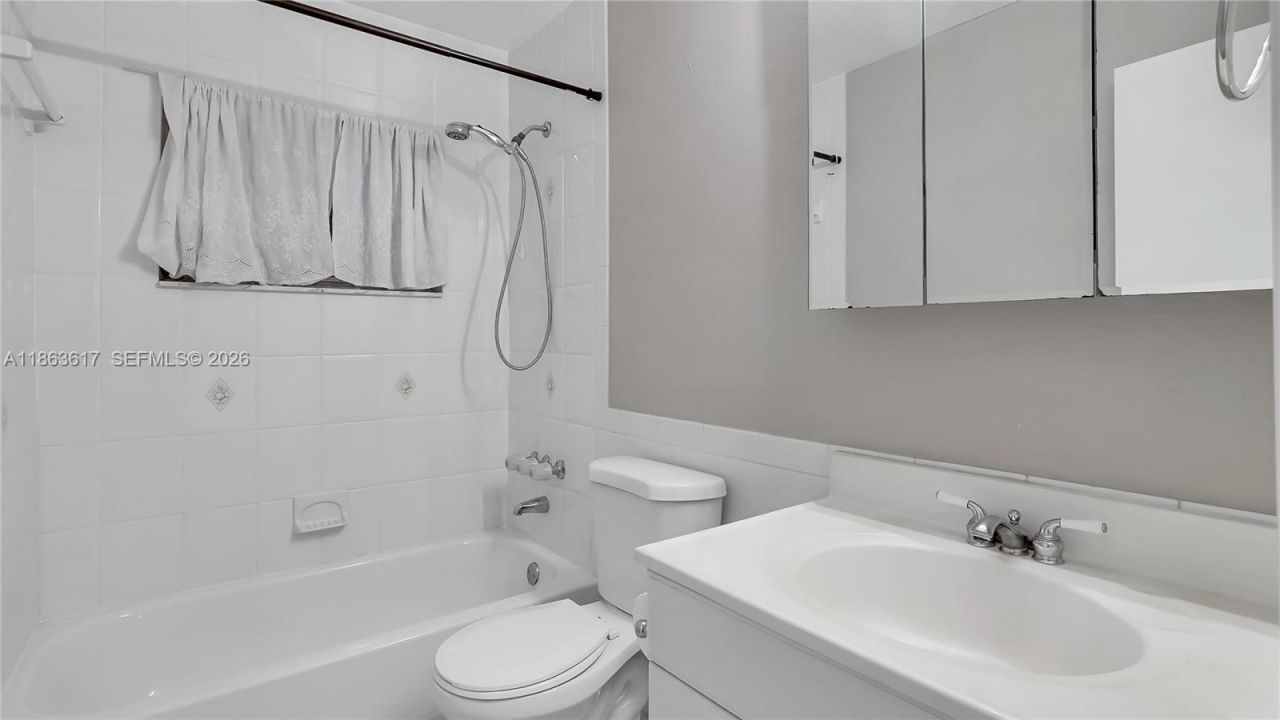 9404 NW 70th Pl, Tamarac, FL 33321 Photo