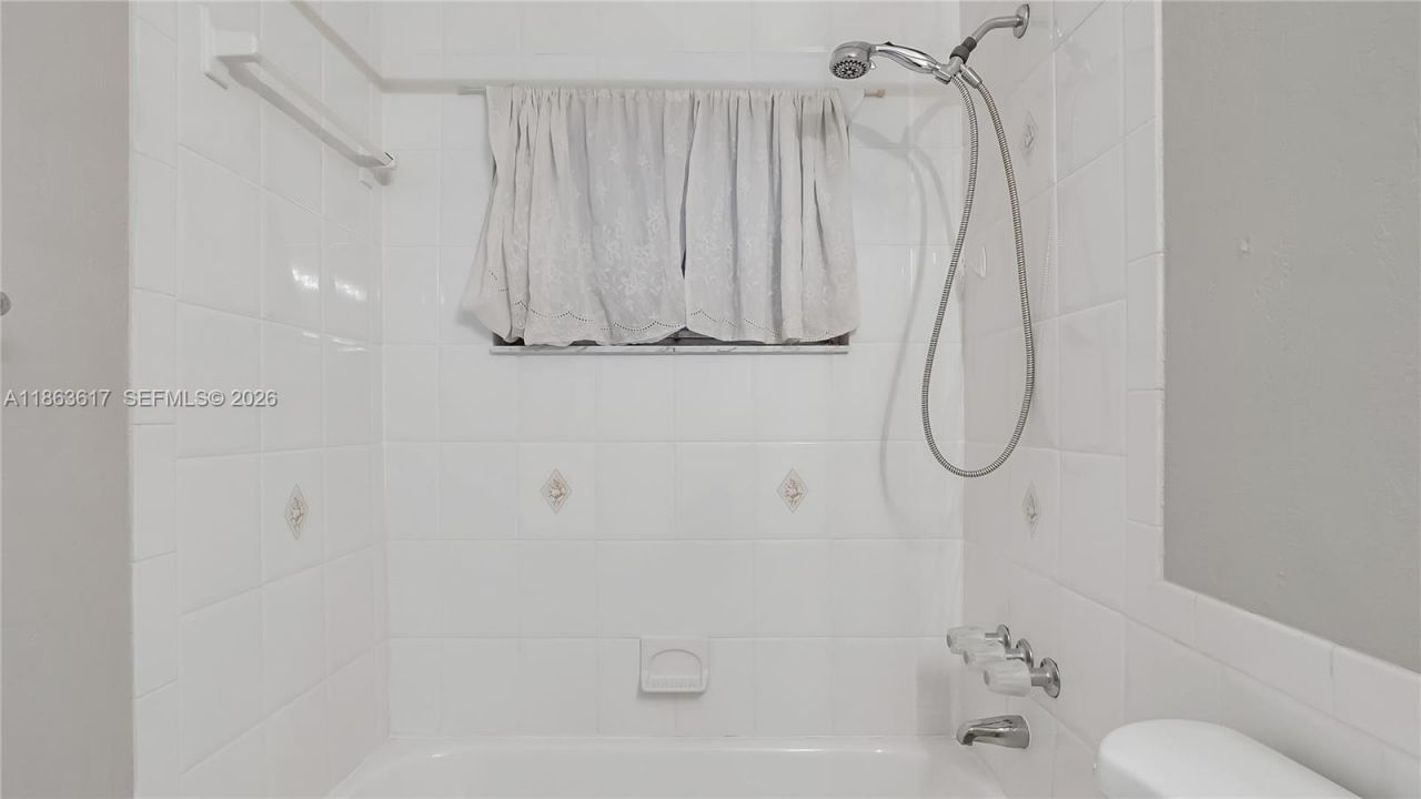 9404 NW 70th Pl, Tamarac, FL 33321 Photo