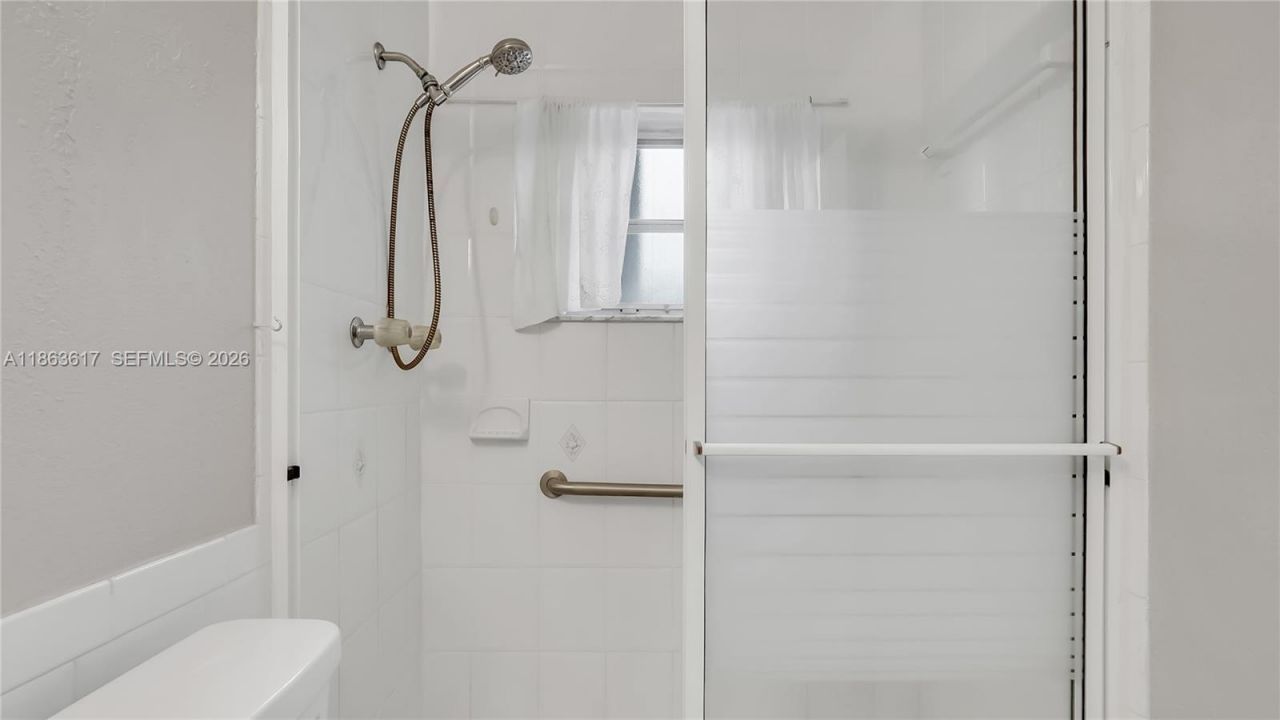 9404 NW 70th Pl, Tamarac, FL 33321 Photo