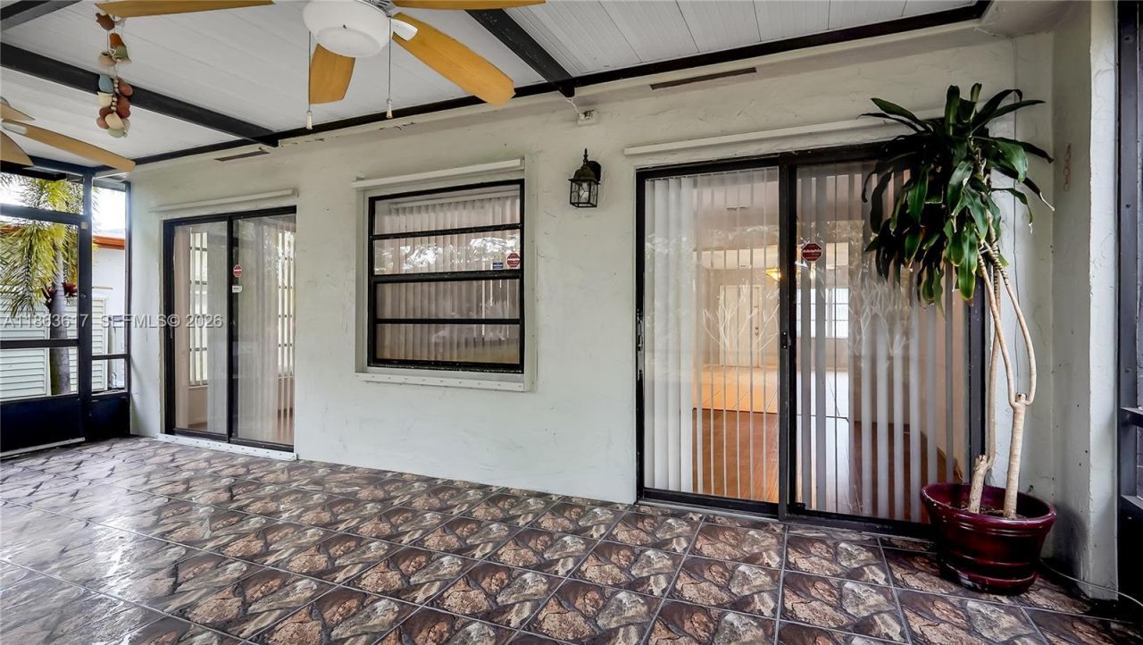 9404 NW 70th Pl, Tamarac, FL 33321 Photo