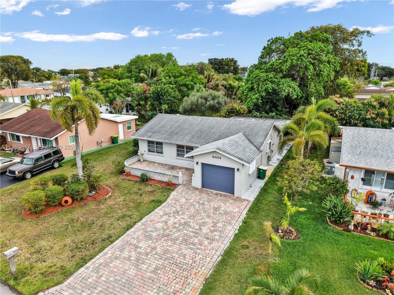 9404 NW 70th Pl, Tamarac, FL 33321 Photo