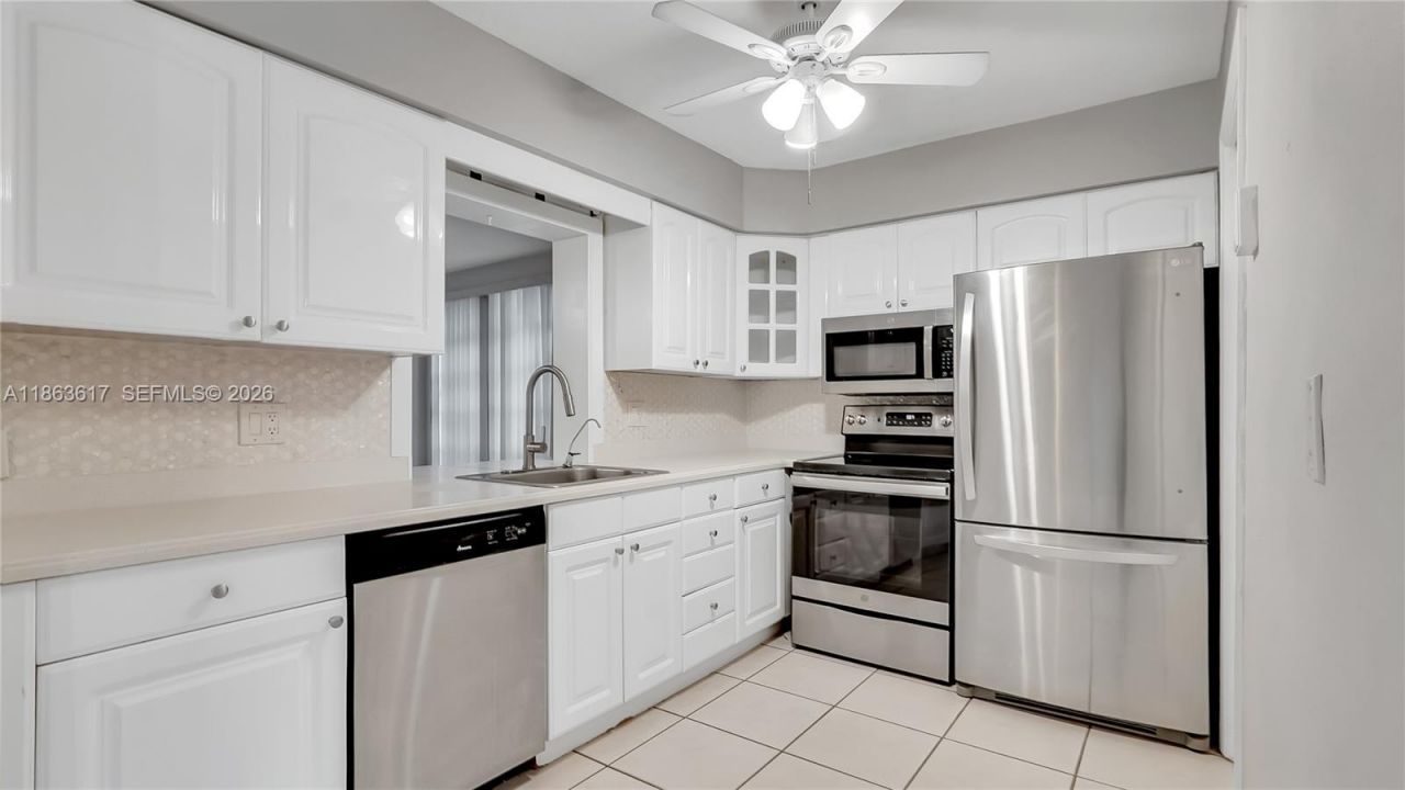 9404 NW 70th Pl, Tamarac, FL 33321 Photo