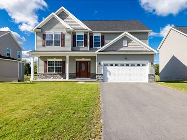 23 Kingsbarn Road, West Henrietta, NY 14586