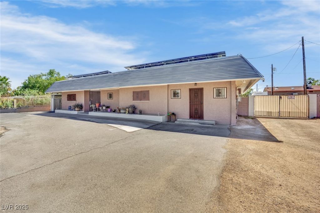 5807 Madre Mesa Drive, Las Vegas, NV 89108 Main Photo