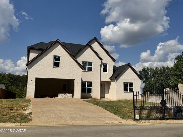 8 Lake Breeze Drive, Jackson, TN 38305