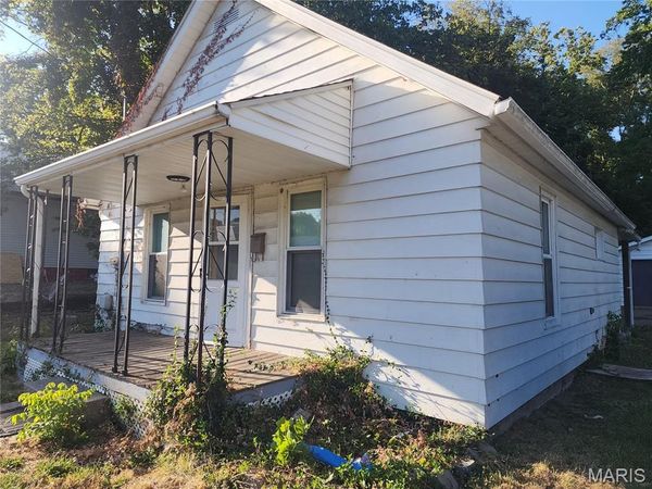 217 W Fairground Avenue, Hillsboro, IL 62049