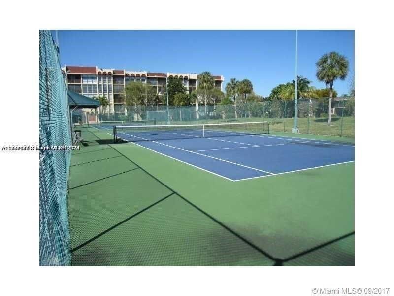 1001 Three Islands Blvd, Unit 31, Hallandale Beach, FL 33009 Photo