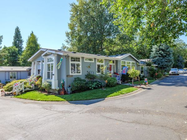 201 NW Creekside Drive, Grants Pass, OR 97526