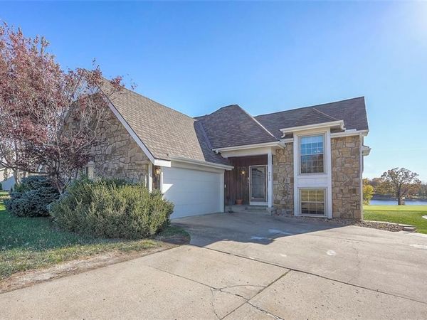 4910 NE Pebble Beach Street, Lee's Summit, MO 64064