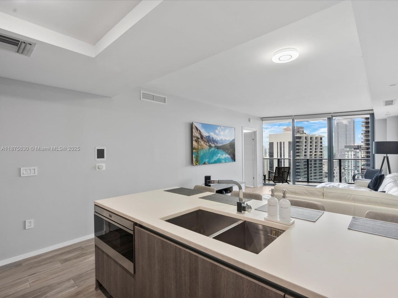 801 S Miami Ave, Unit 4402, Miami, FL 33130 Photo