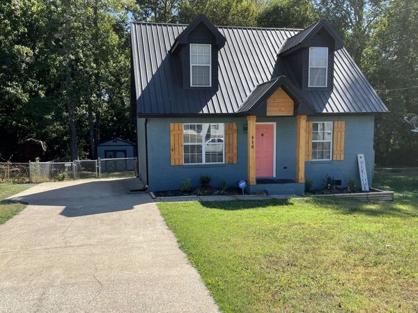 818 Shelton Cir, Clarksville, TN 37042
