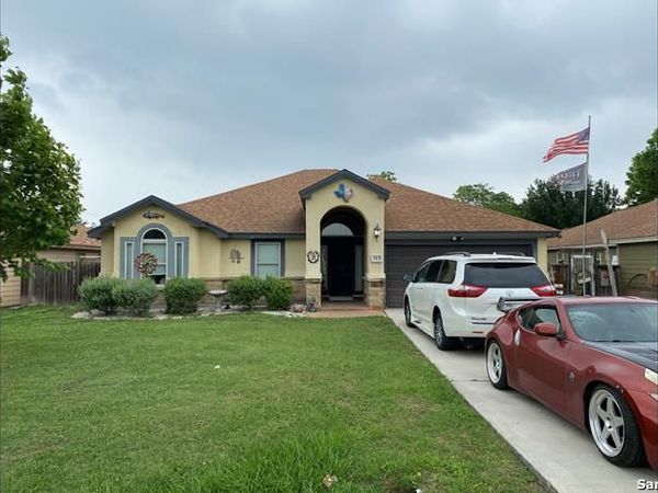 113 S Third, Skidmore, TX 78389