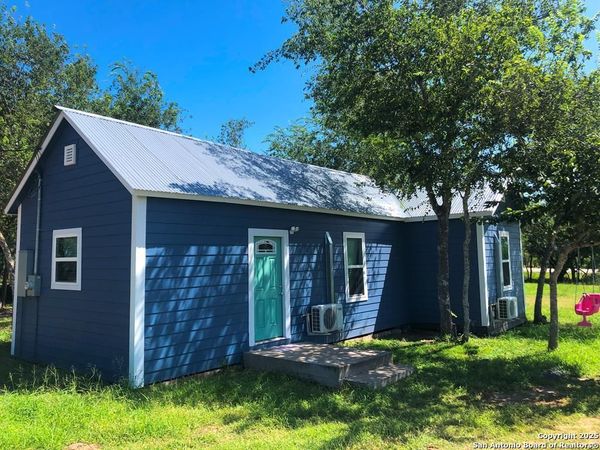 443 Bee, Normanna, TX 78142